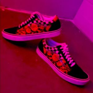 Rose checkered vans with a cheetah print